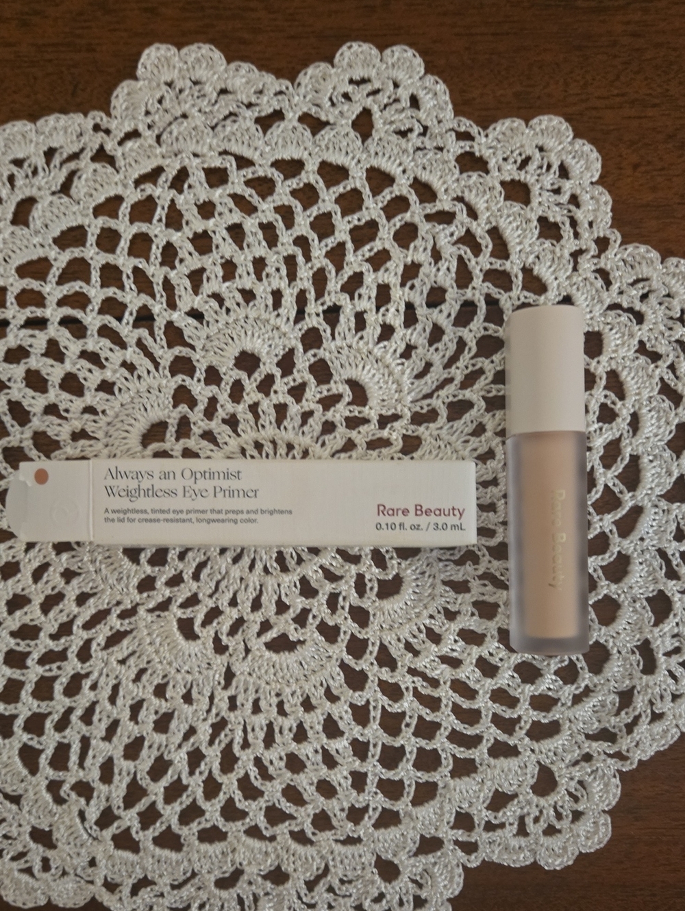Rare Beauty Always an Optimist Weightless Eye Primer – Nude/Beige
